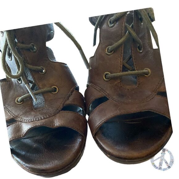 𝅺ALDO-BROWN vintage distressed leather lace up wood heeled sandals. Size 9 - Picture 8 of 13